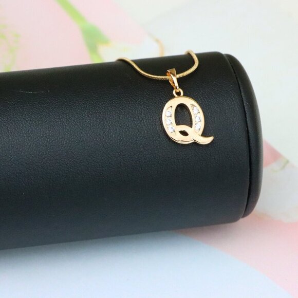"Rose Gold Letter Q Pendant with Crystals – 18K Gold Plated Charm, XPPT1366 - Picture 6 of 13